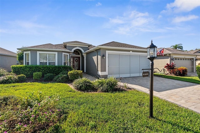 ranch-style home featuring a front lawn and a garage