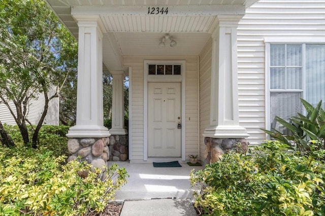 entrance to property featuring covered porch