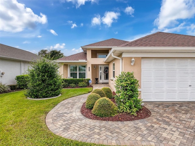 view of front of house featuring a front yard and a garage