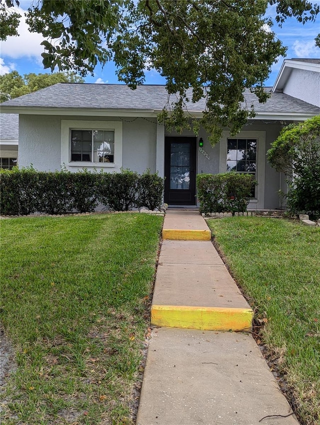 view of front of home featuring a front lawn