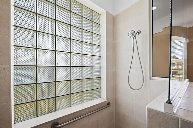 bathroom featuring a tile shower