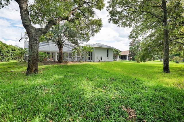 view of yard with a lanai