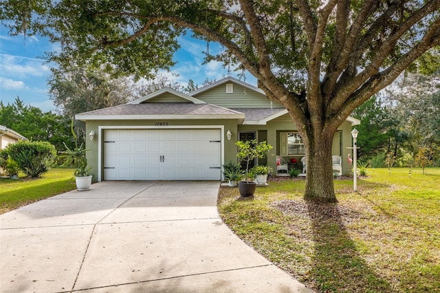 view of front of property featuring a front yard and a garage