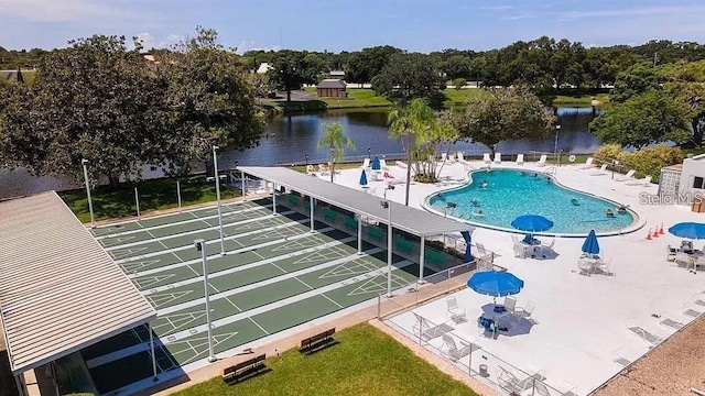 view of pool featuring a water view