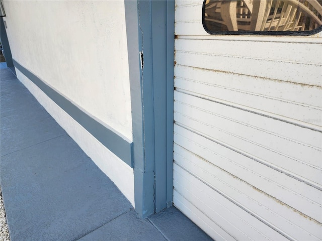 details with concrete flooring