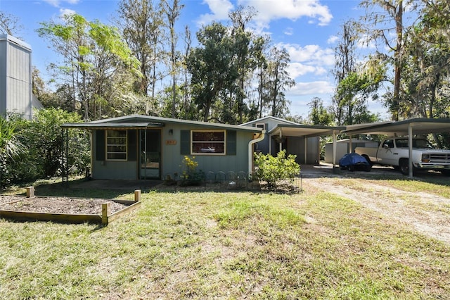 view of front of home with a front lawn and a carport