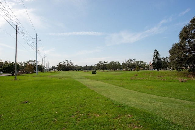 view of property's community featuring a lawn