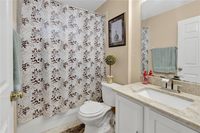 full bathroom featuring tile patterned floors, shower / bath combo with shower curtain, vanity, and toilet