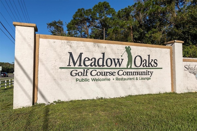 community sign with a lawn