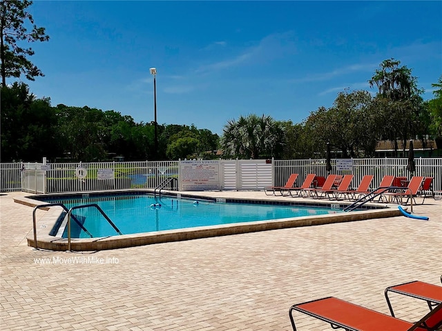 view of swimming pool