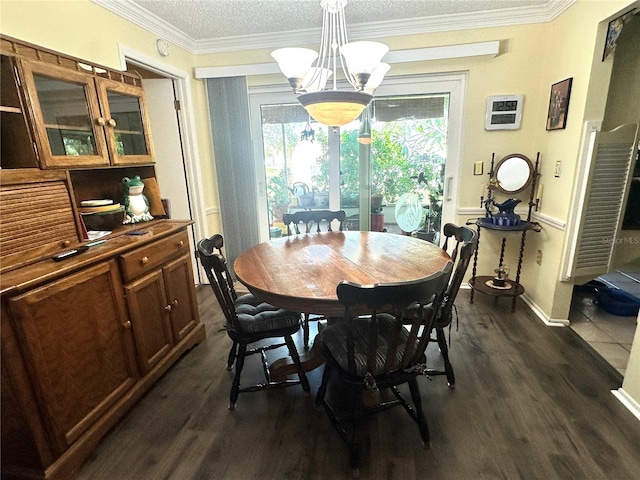 dining space featuring crown molding, a textured ceiling, dark hardwood / wood-style flooring, and an inviting chandelier