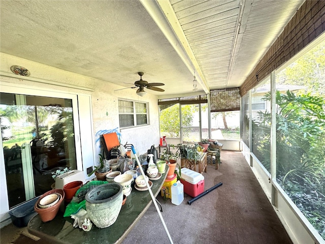 sunroom with ceiling fan