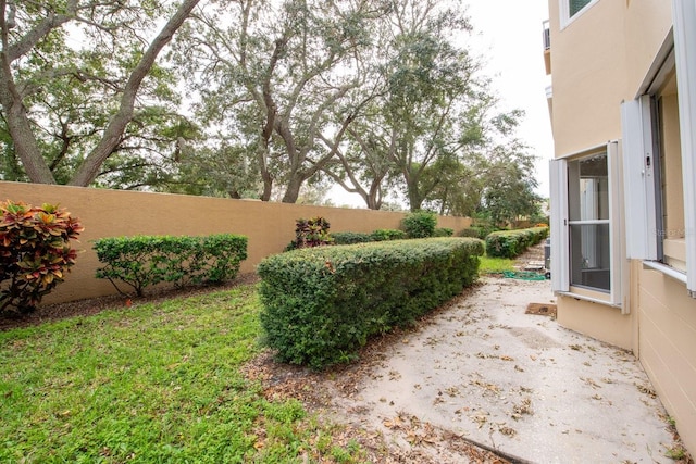 view of yard with a patio area