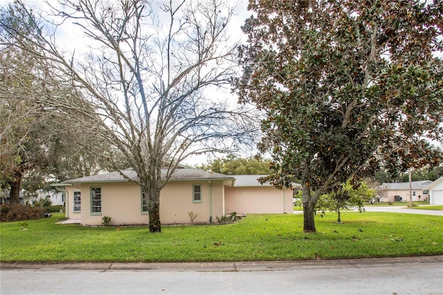 view of front of house with a front lawn