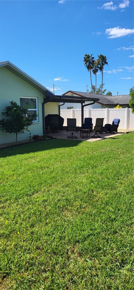 view of yard featuring a patio