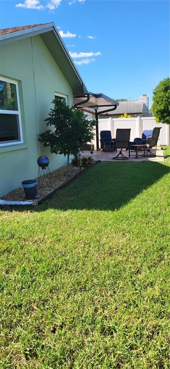 view of yard featuring a patio area