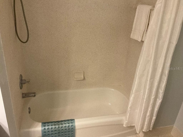 bathroom with shower / tub combo with curtain