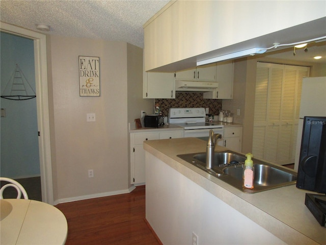 kitchen with decorative backsplash, a textured ceiling, white electric range, dark hardwood / wood-style floors, and sink