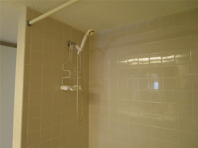 details featuring a tile shower and a textured ceiling