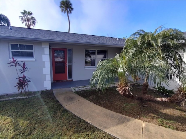 view of front of property with a front yard