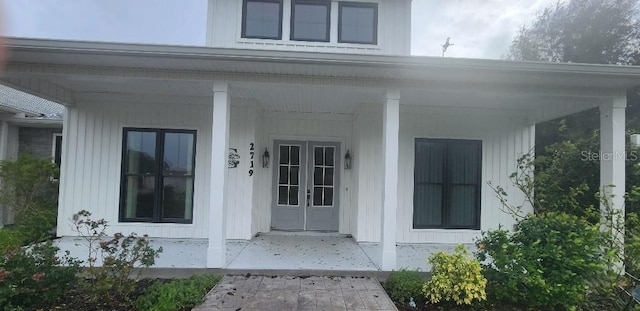 property entrance with covered porch