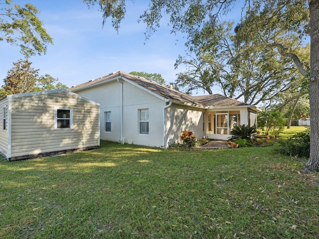 back of house featuring a lawn