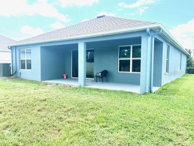 13447 Newport Shores Dr, Hudson, FL 34669 - rear view of property featuring a patio area, stucco siding, and a yard