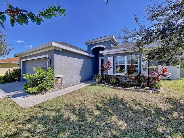 view of front of house featuring a front lawn and a garage