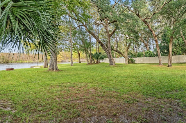 view of yard featuring a water view