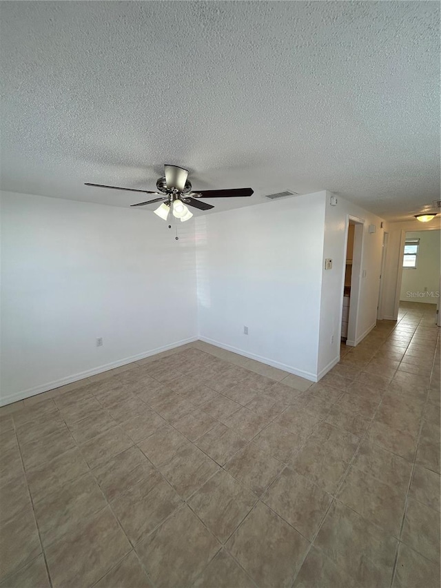 empty room featuring ceiling fan