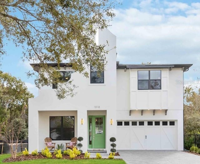 view of front facade featuring a garage and a front yard