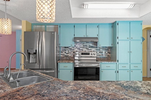 kitchen featuring hanging light fixtures, appliances with stainless steel finishes, a textured ceiling, blue cabinetry, and sink