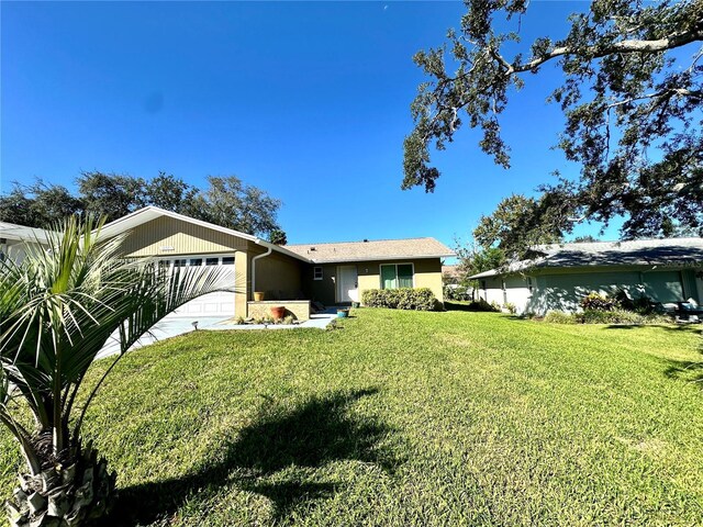 10521 Mira Vista Dr, Port Richey, FL 34668 - view of front of house with a garage and a front yard