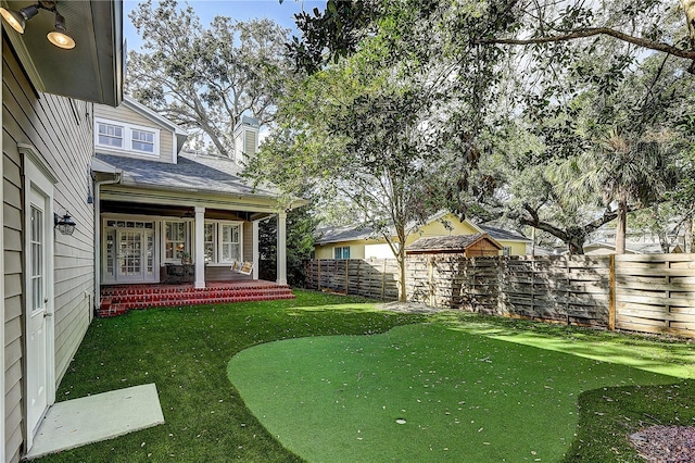 view of yard featuring a patio