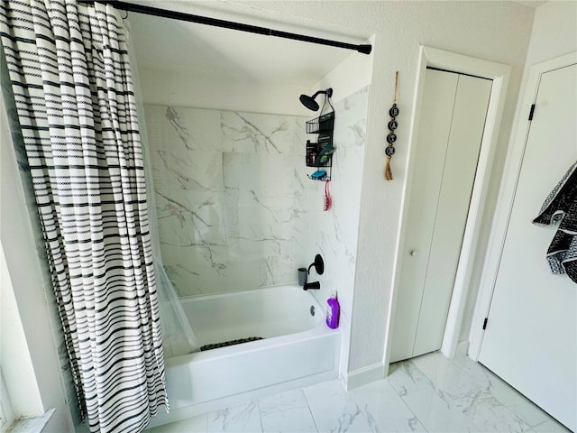 bathroom featuring shower / bath combo with shower curtain