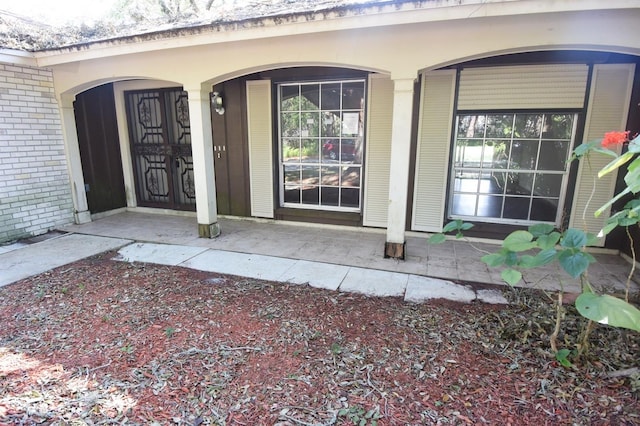 property entrance featuring covered porch