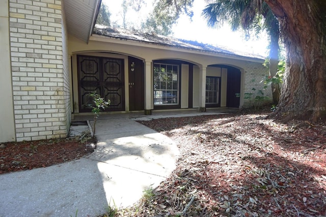 view of exterior entry featuring a porch