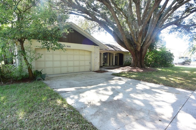 view of front facade featuring a front lawn and a garage