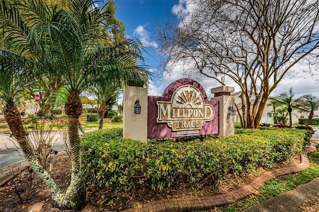 view of community / neighborhood sign