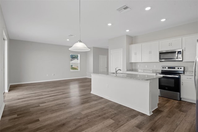 kitchen with stainless steel appliances, white cabinetry, hanging light fixtures, and an island with sink