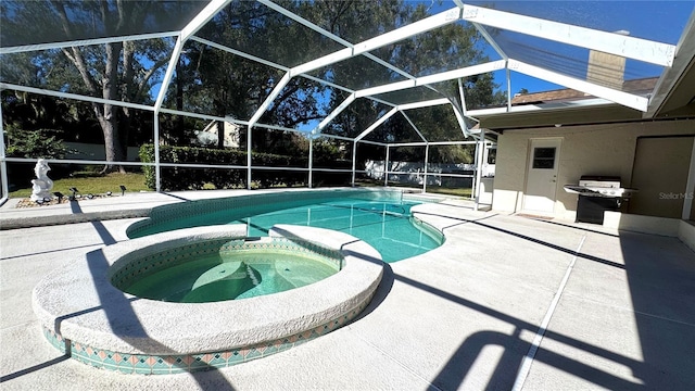 view of swimming pool with a patio area, an in ground hot tub, area for grilling, and glass enclosure