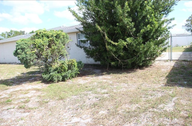 7204 Westcott Dr, Port Richey, FL 34668 - view of yard with fence