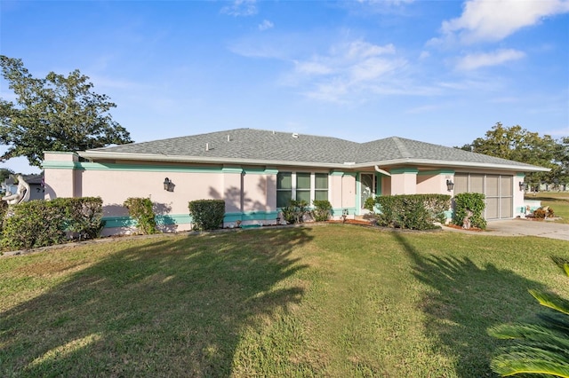 view of front of house with a front lawn and a garage