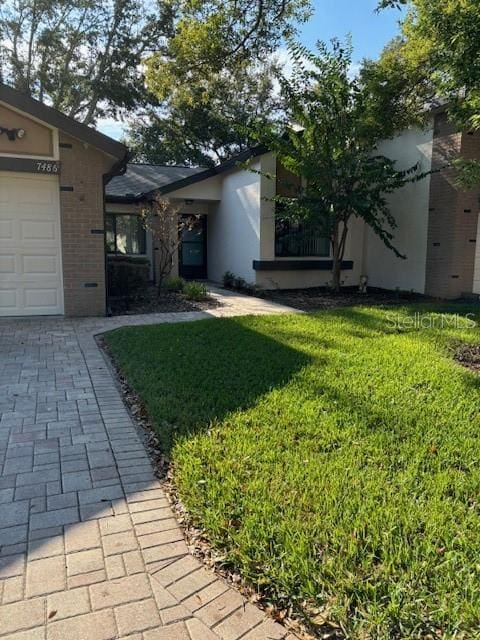 view of yard featuring a garage