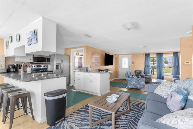 living room featuring light tile patterned flooring and a textured ceiling