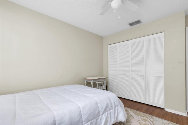 bedroom featuring a closet, ceiling fan, and dark hardwood / wood-style floors