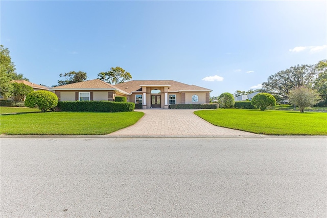 ranch-style house featuring a front lawn