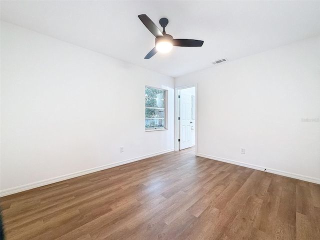 unfurnished room with wood-type flooring and ceiling fan