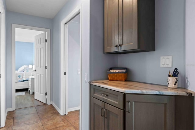 8231 Coral Creek Loop, Hudson, FL 34667 - bar featuring baseboards
