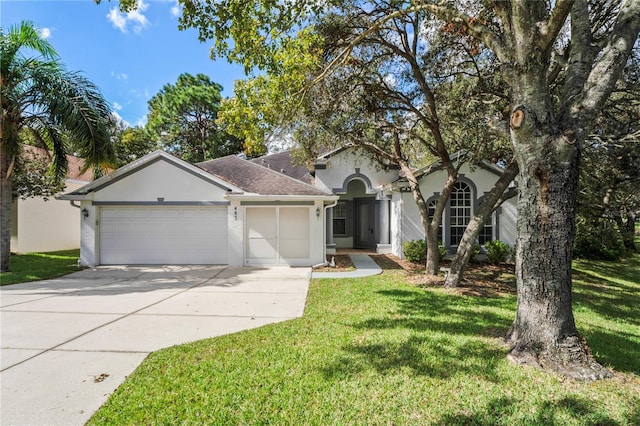 view of front of house featuring a garage and a front yard